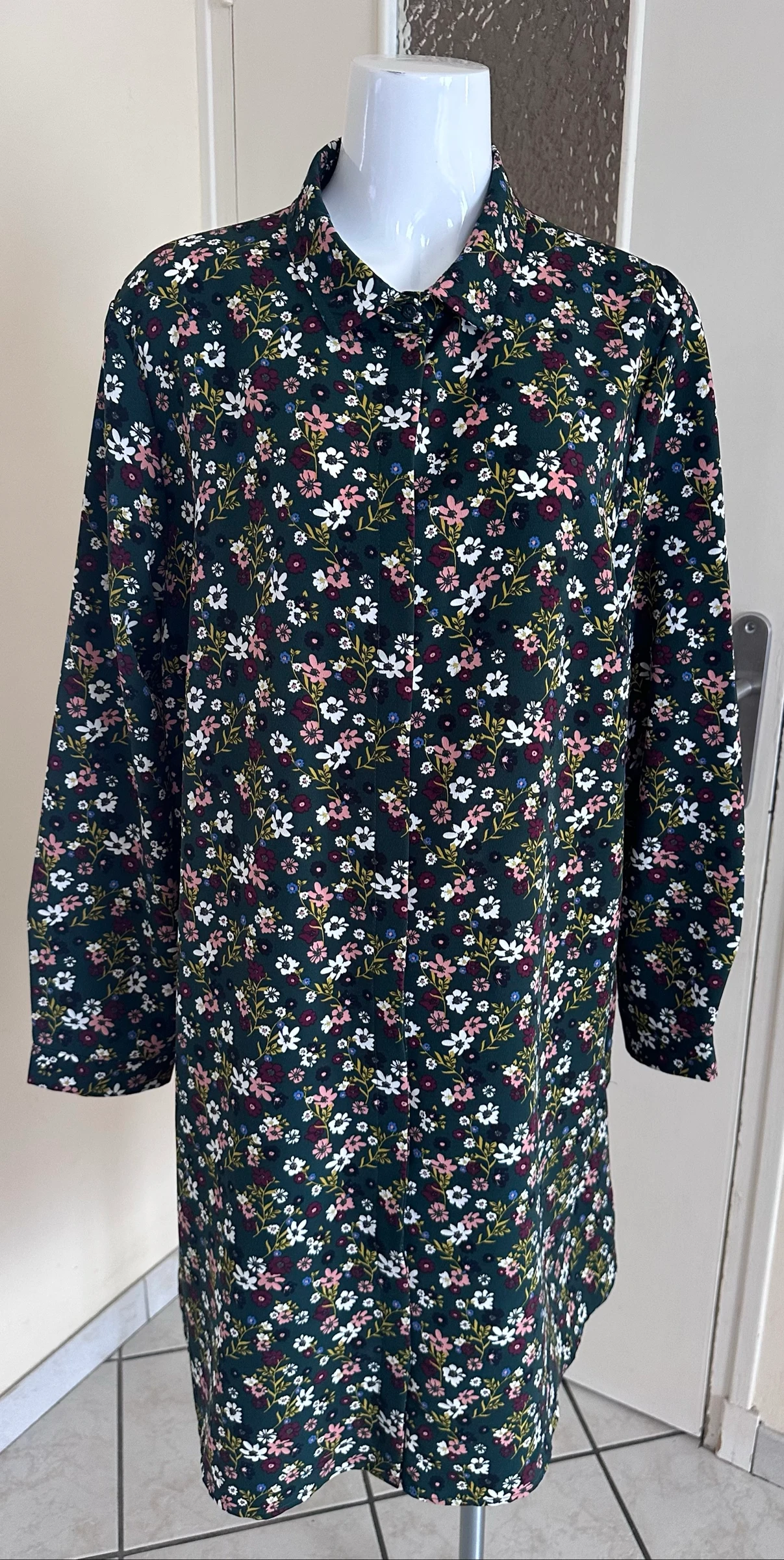 Vestido Floral Campo Fundo Verde Abotoado - Novo (T. XL / 44-46) – photo 15